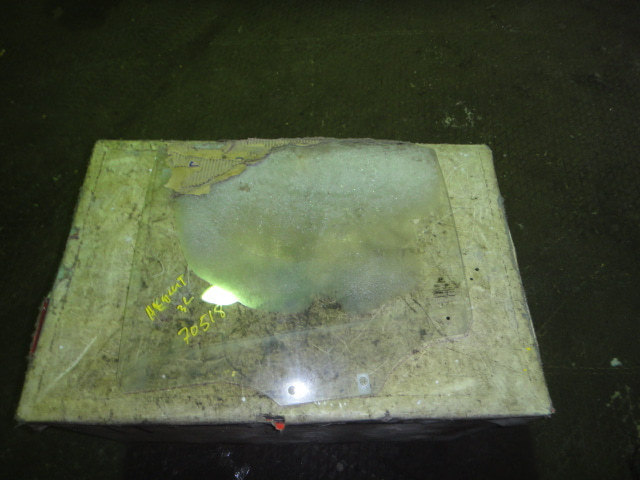 Стекло двери задней левой