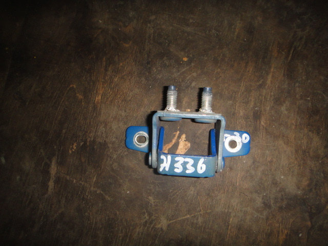 Петля двери багажника