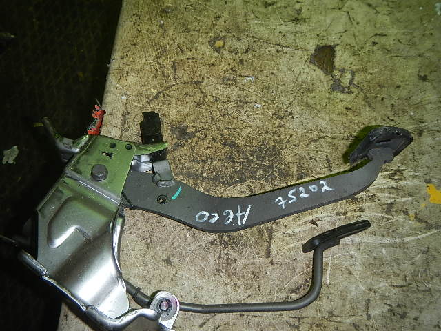 Педаль тормоза