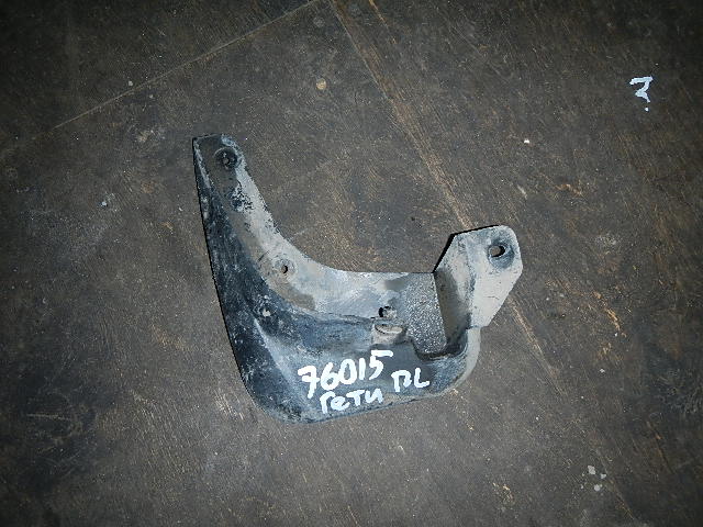 Брызговик передний левый