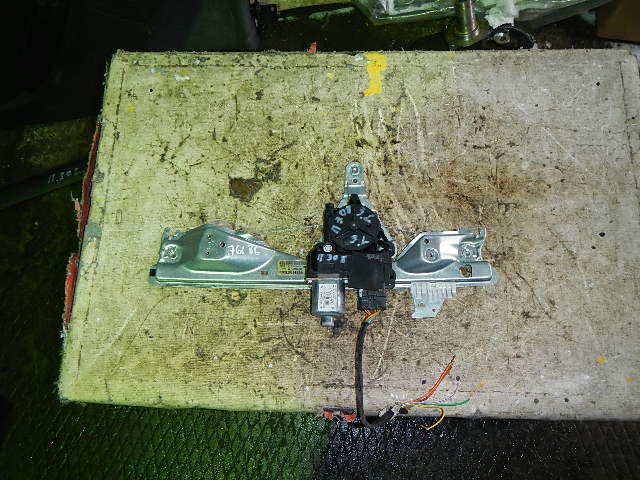 Стеклоподъемник электр. задний правый