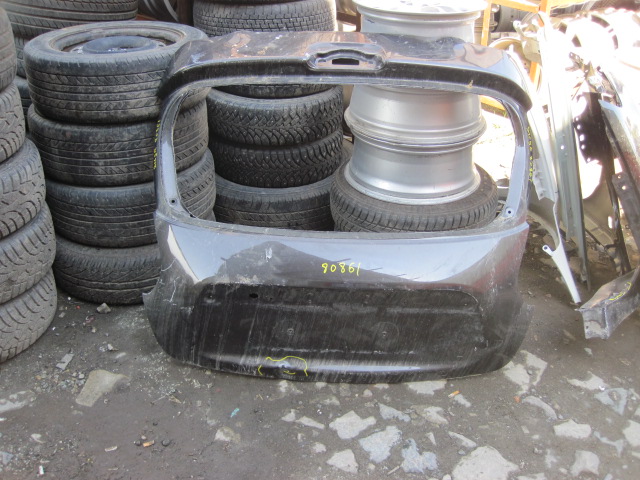 Дверь багажника