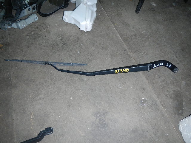 Поводок стеклоочистителя передний правый