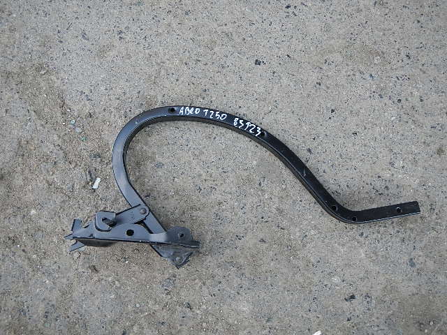 Петля крышки багажника