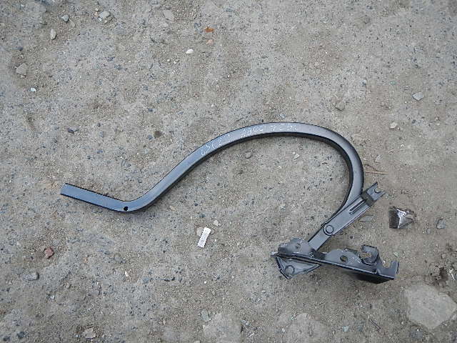 Петля крышки багажника