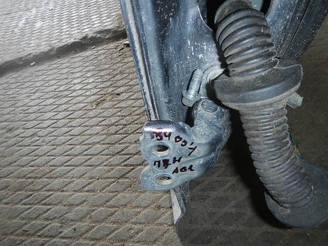 Петля двери передней правой нижняя