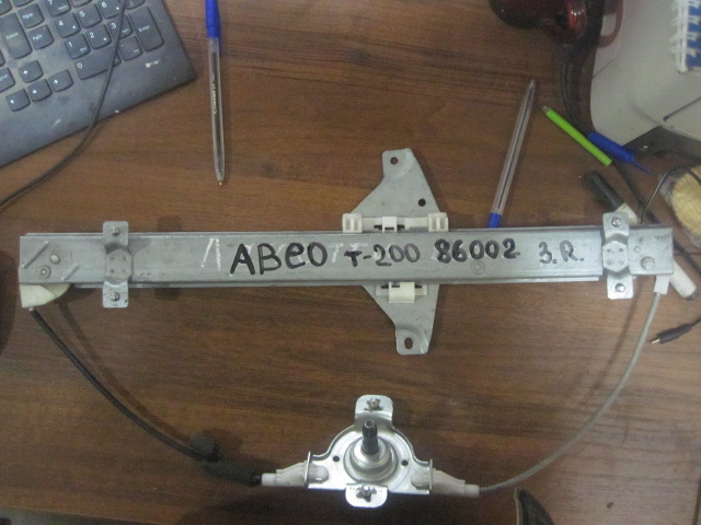 Стеклоподъемник механ. задний правый