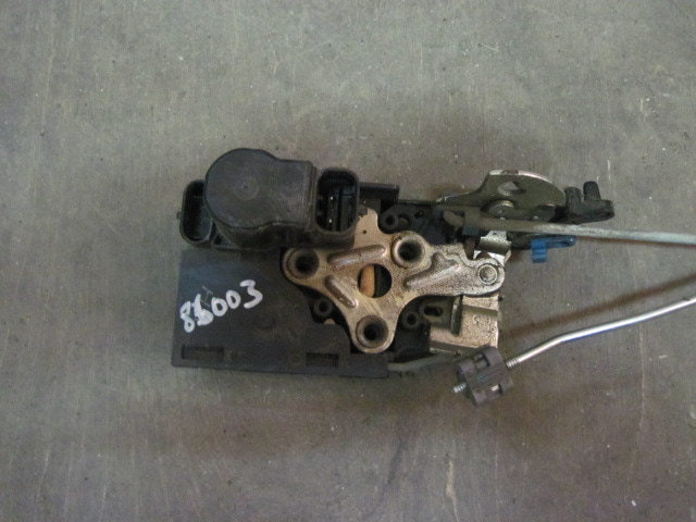 Замок двери задней правой