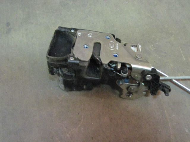 Замок двери задней правой