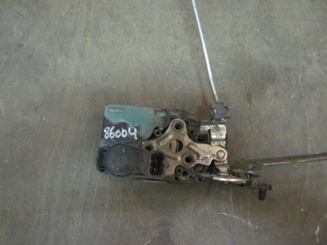 Замок двери задней левой