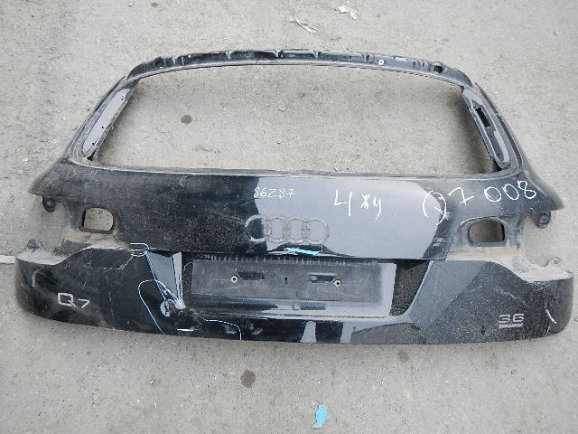 Дверь багажника