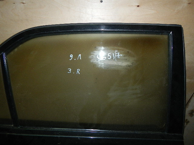 Стекло двери задней правой