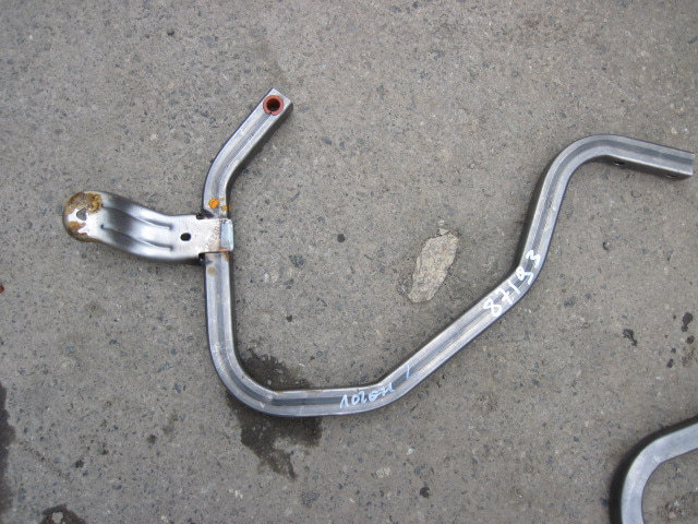 Петля крышки багажника