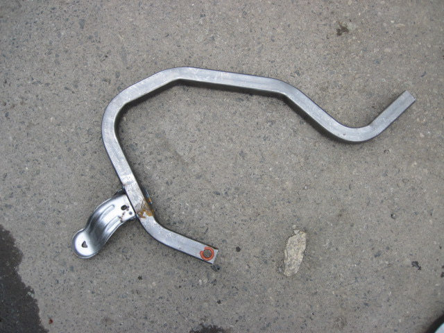 Петля крышки багажника