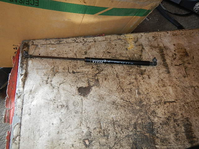 Амортизатор двери багажника