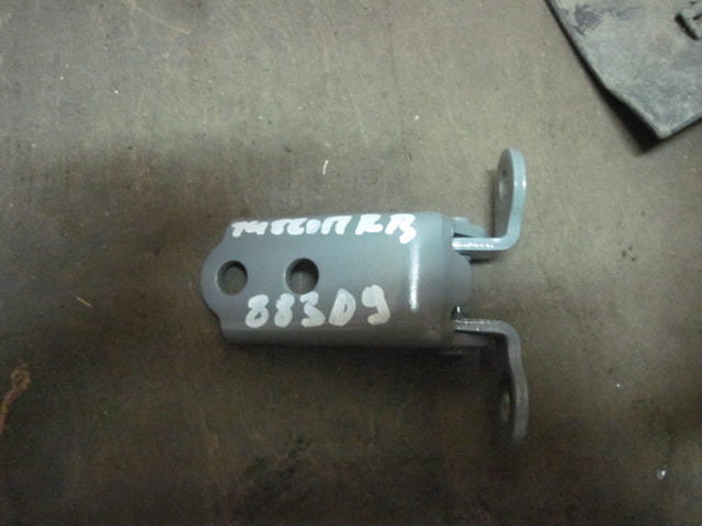 Петля двери передней правой верхняя