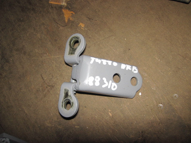 Петля двери передней правой верхняя