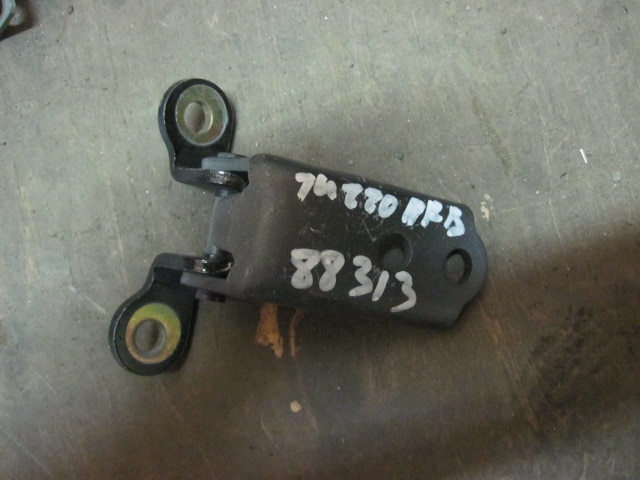 Петля двери передней правой верхняя