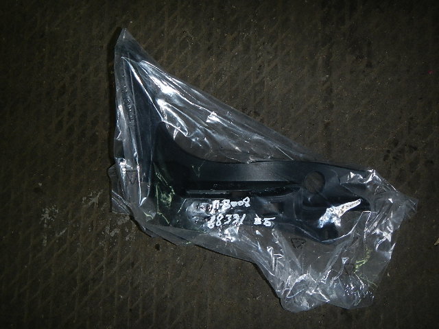 Направляющая заднего бампера