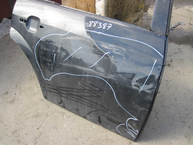 Дверь задняя правая
