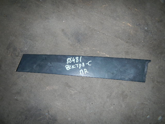 Молдинг передней правой двери