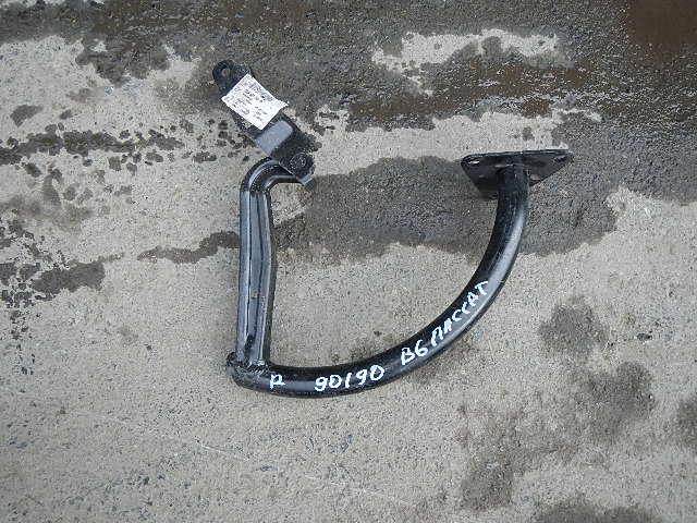 Петля крышки багажника