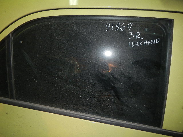 Стекло двери задней правой