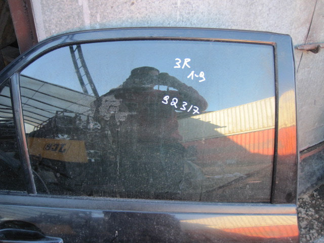 Стекло двери задней правой