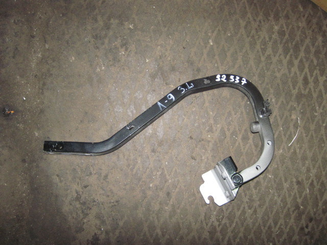 Петля крышки багажника