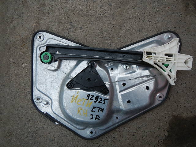 Стеклоподъемник электр. задний правый