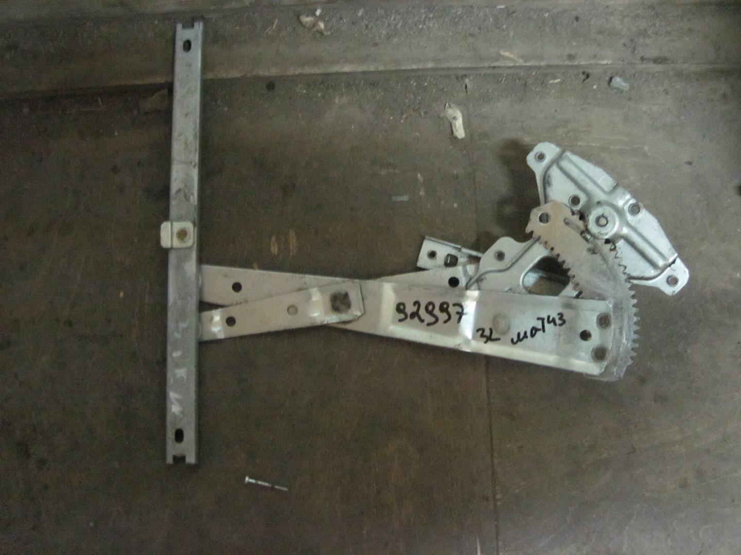 Стеклоподъемник механ. задний левый