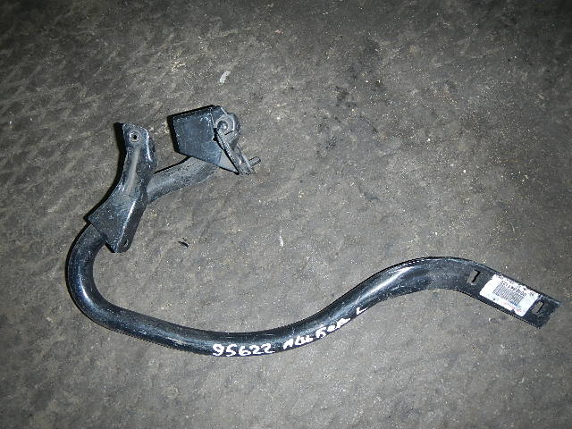 Петля крышки багажника