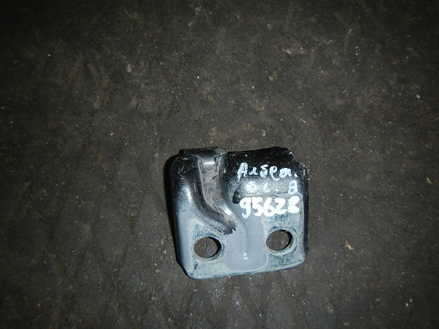 Петля двери задней левой верхняя