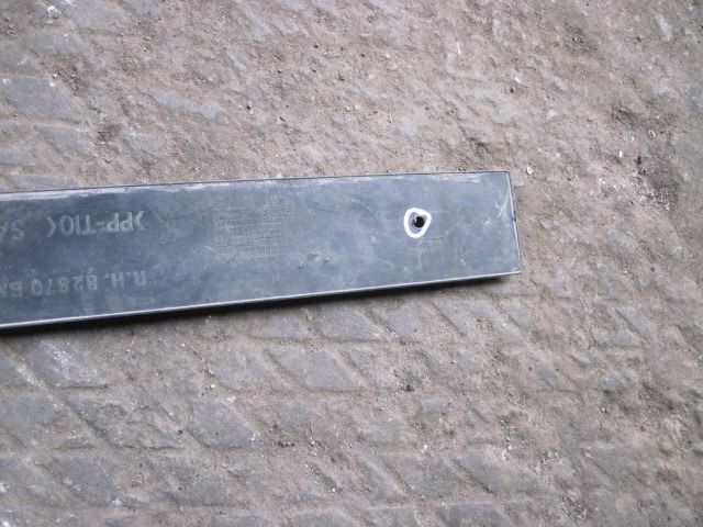 Молдинг задней правой двери