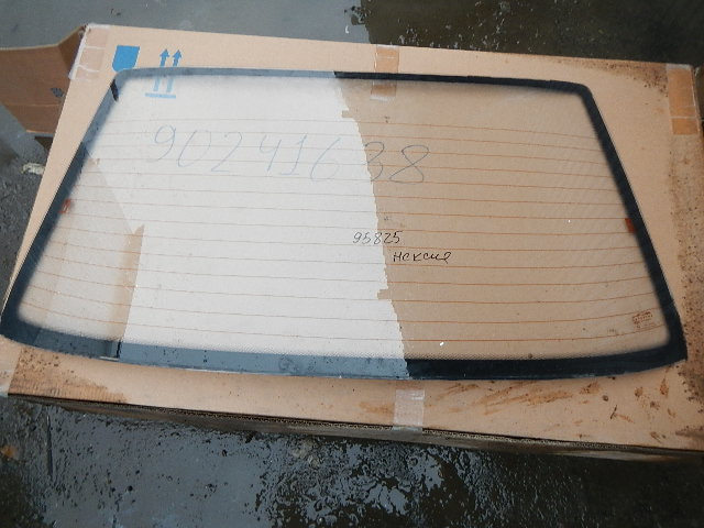 Стекло заднее