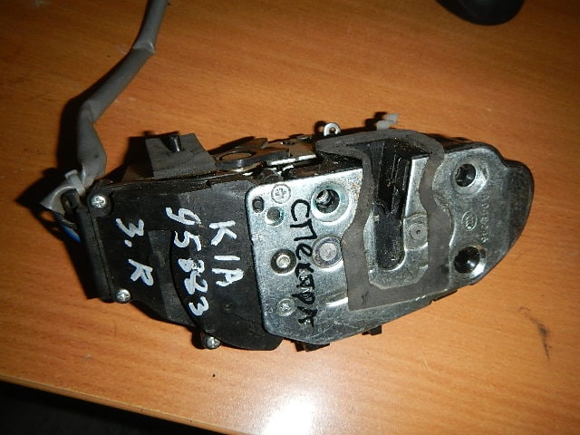 Замок двери задней правой