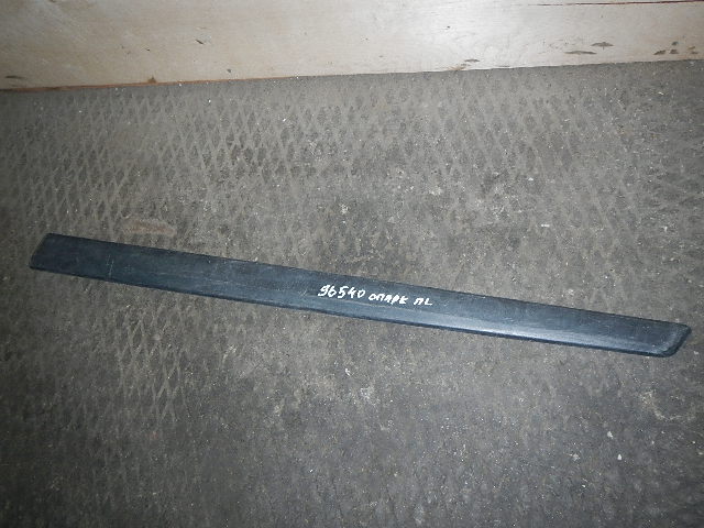 Молдинг передней левой двери