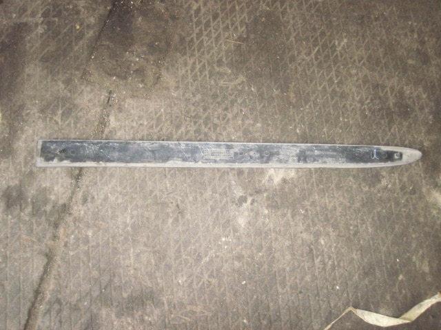 Молдинг передней правой двери