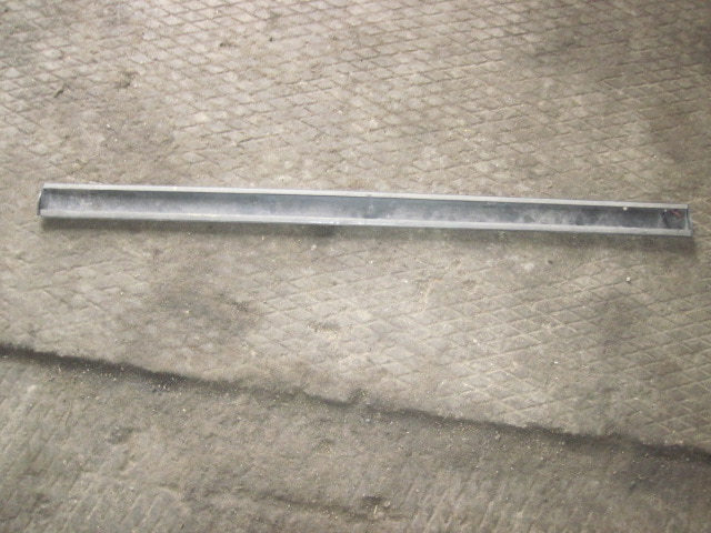 Молдинг передней правой двери