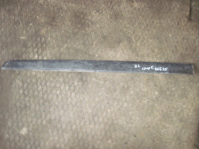 Молдинг передней левой двери