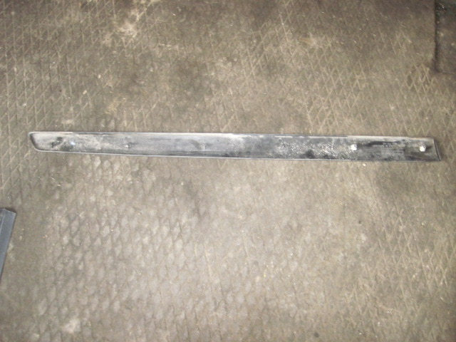 Молдинг передней левой двери