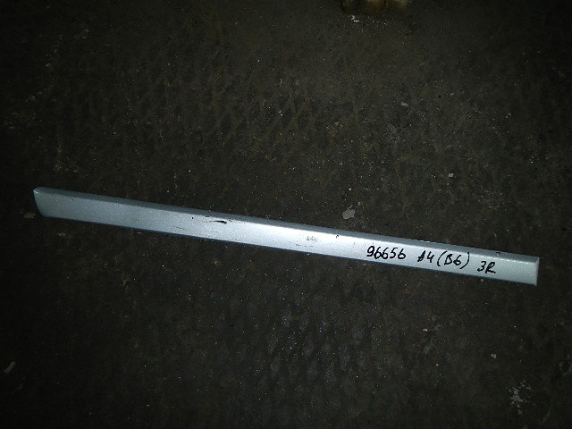 Молдинг задней правой двери