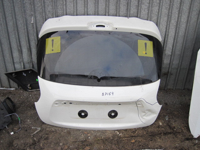 Дверь багажника