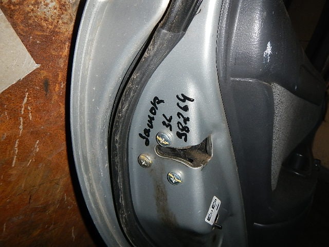 Замок двери задней левой