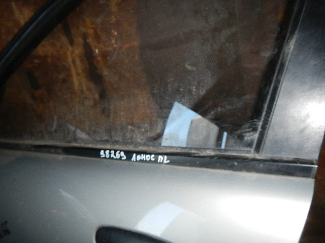 Накладка лобового стекла левая