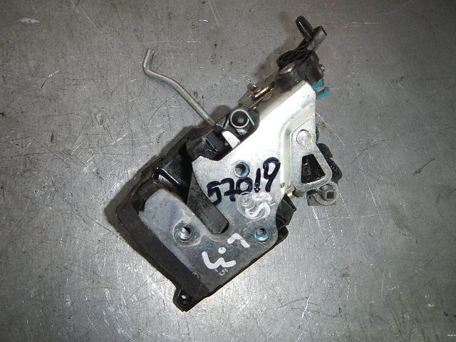 Замок двери задней левой