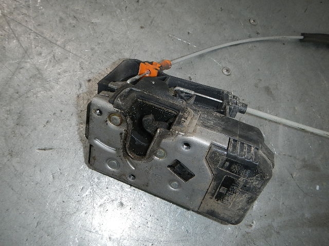 Замок двери передней правой