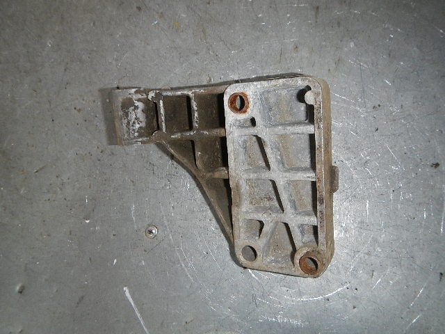 Кронштейн двигателя передний