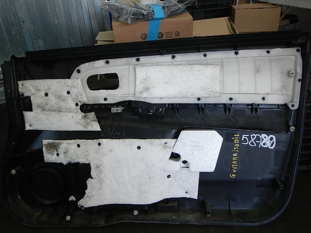 Обшивка двери передней левой