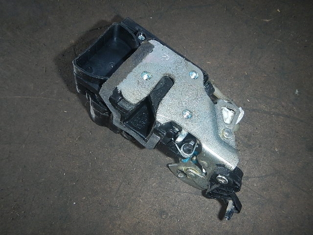 Замок двери задней правой